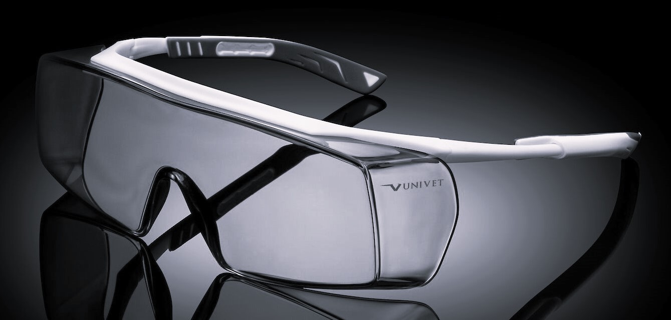 Laser safety eyewear-windows marking 1 um